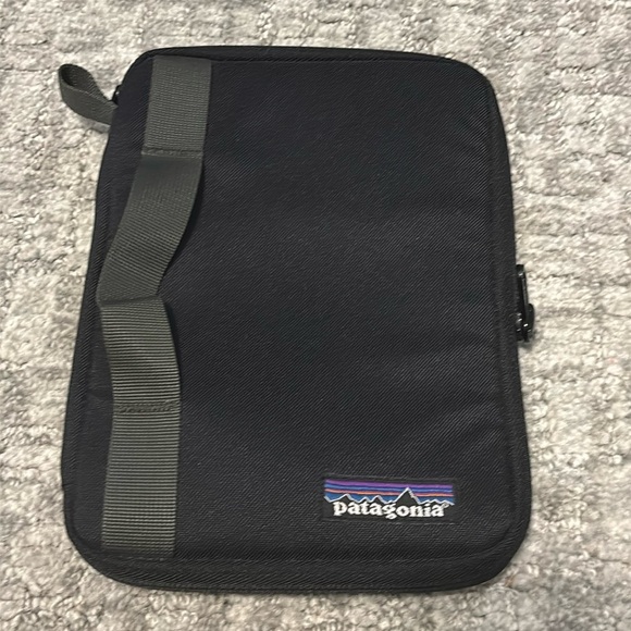 Patagonia padded mini I-pad  zipper case - Picture 1 of 7